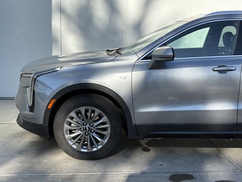 Certified 2024 Cadillac XT4 Premium Luxury image 3