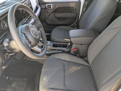 New 2025 Jeep Gladiator Sport AWD/4WD image 16