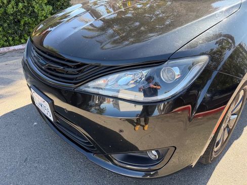 Used 2019 Chrysler Pacifica Limited w/ Advanced Safetytec Group FWD image 5