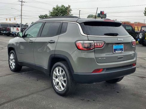 Used 2023 Jeep Compass Latitude AWD/4WD image 5