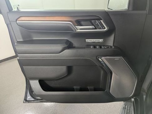 Used 2024 GMC Sierra 1500 Denali w/ Technology Package AWD/4WD image 9