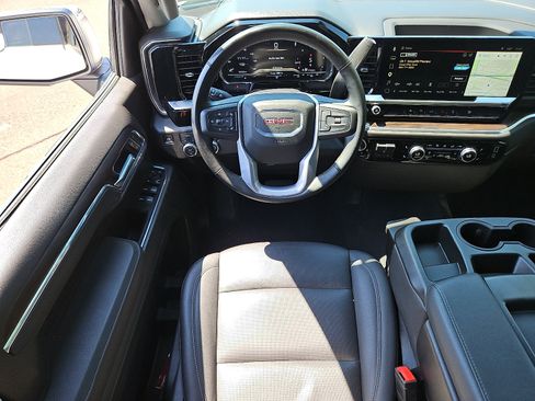Used 2025 GMC Sierra 1500 SLT AWD/4WD image 11