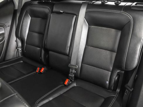 Used 2023 GMC Terrain SLT image 36