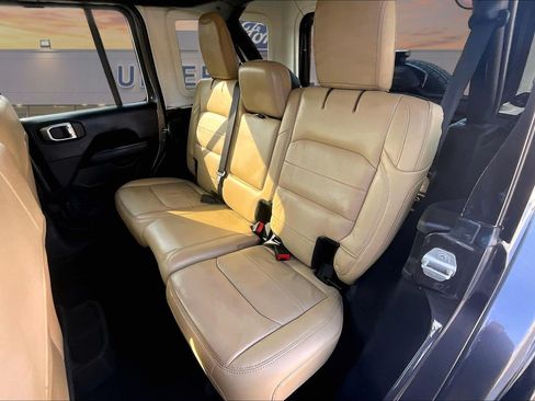 Used 2018 Jeep Wrangler Unlimited Sahara AWD/4WD image 23
