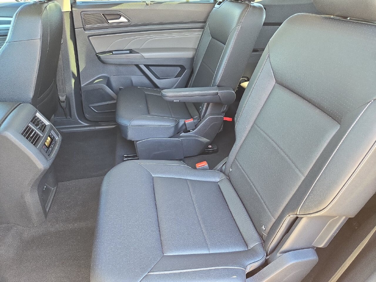 Used 2021 Volkswagen Atlas SE w/ Panoramic Sunroof Package FWD image 14