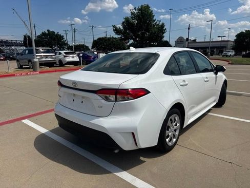 Used 2025 Toyota Corolla LE FWD image 3