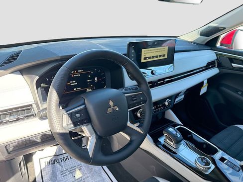 New 2026 Mitsubishi Outlander SE FWD image 9