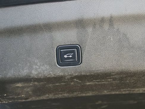 Used 2022 Chevrolet Suburban RST w/ Sport Performance Package image 31