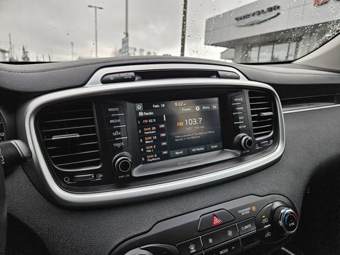 Used 2018 Kia Sorento LX image 19