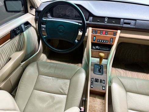 Used 1990 Mercedes-Benz 300 E 3.0 image 28