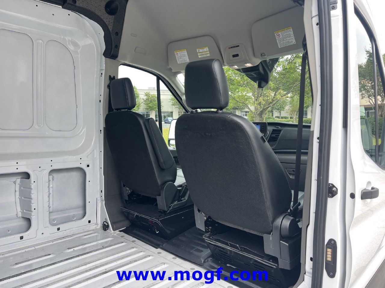 Used 2025 Ford Transit 250 148 High Roof RWD image 22