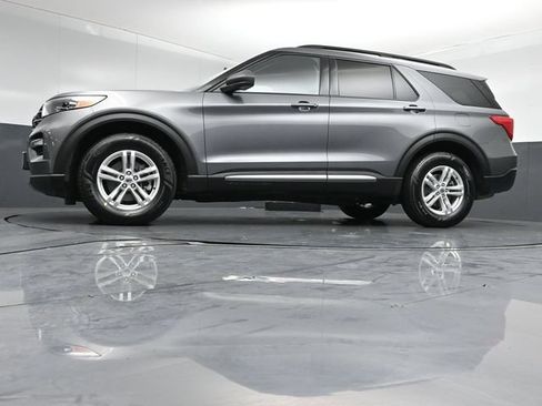 Certified 2021 Ford Explorer XLT w/ Equipment Group 202A AWD/4WD image 39
