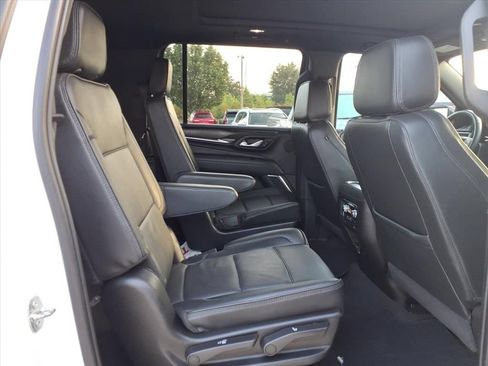 Used 2024 GMC Yukon XL Denali AWD/4WD image 15