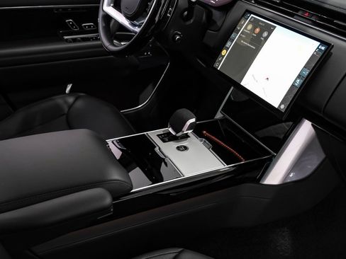 Used 2025 Land Rover Range Rover Long Wheelbase SE image 21