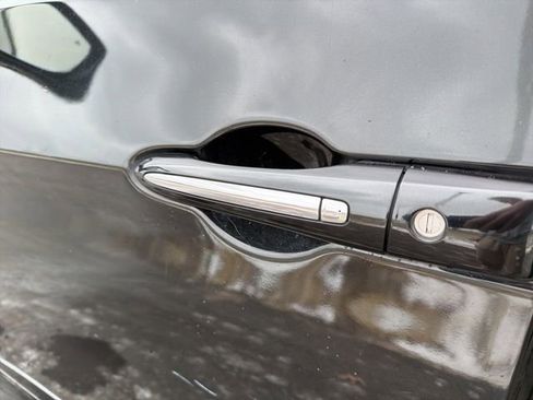 Used 2017 Chrysler Pacifica Limited image 22