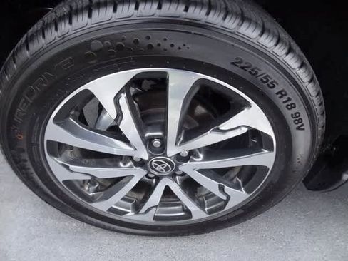 Used 2023 Toyota Corolla Cross XLE image 24