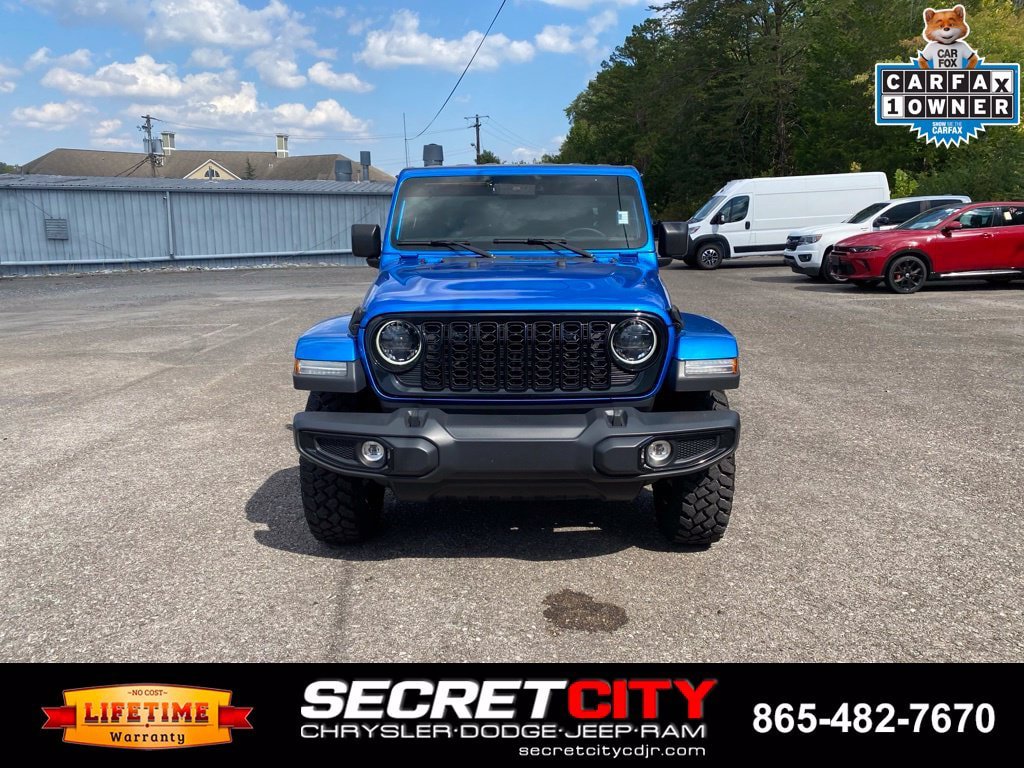 Used 2025 Jeep Gladiator Sport AWD/4WD image 2
