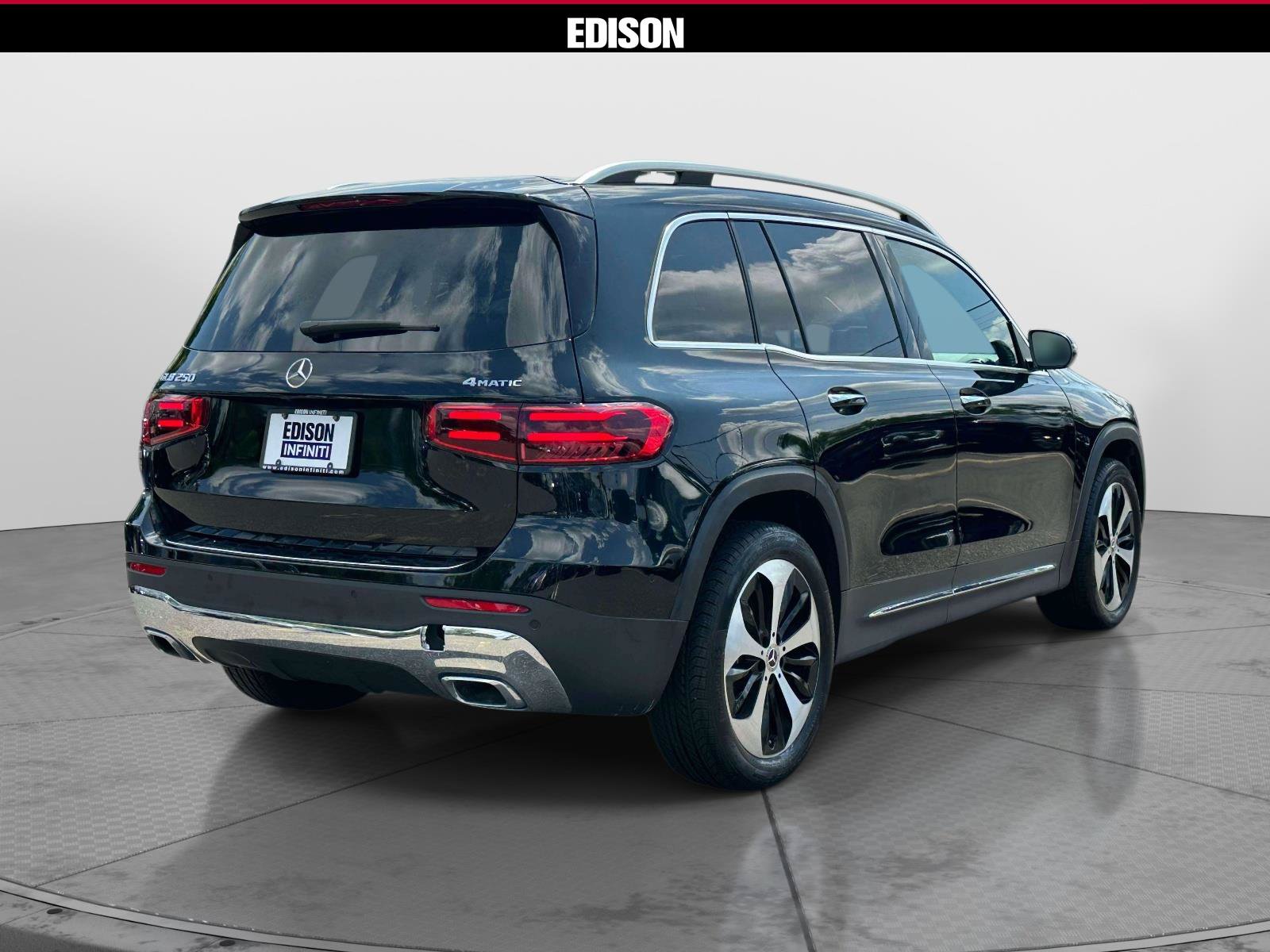 Used 2024 Mercedes-Benz GLB 250 4MATIC image 4