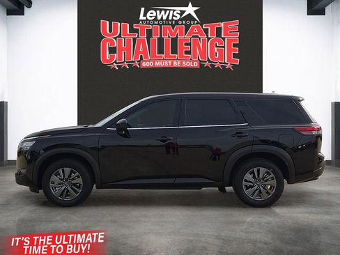 Used 2024 Nissan Pathfinder S image 2