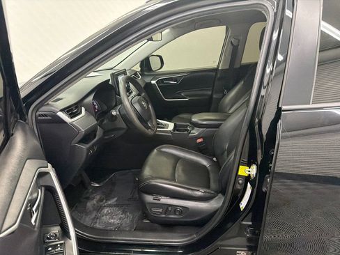 Used 2020 Toyota RAV4 XLE FWD image 9