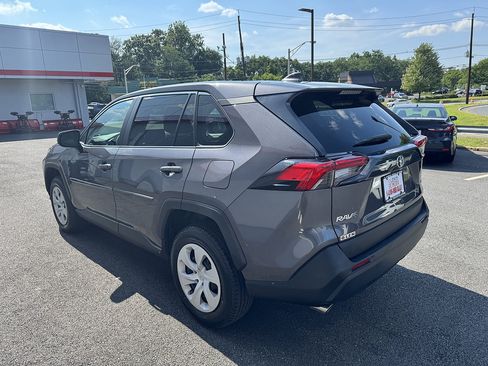 Used 2024 Toyota RAV4 LE AWD/4WD image 7