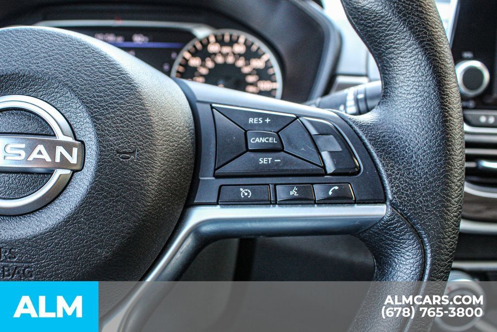 Used 2025 Nissan Altima 2.5 SV FWD image 26