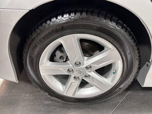 Used 2012 Toyota Camry SE FWD image 13