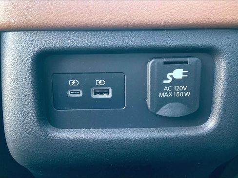 Used 2022 Nissan Pathfinder Platinum w/ Cargo Package image 33