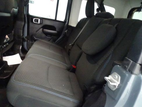 Certified 2025 Jeep Wrangler Unlimited Rubicon 4xe w/ Convenience Group AWD/4WD image 4