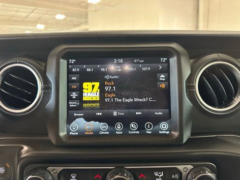 Used 2022 Jeep Wrangler Unlimited Sahara image 25