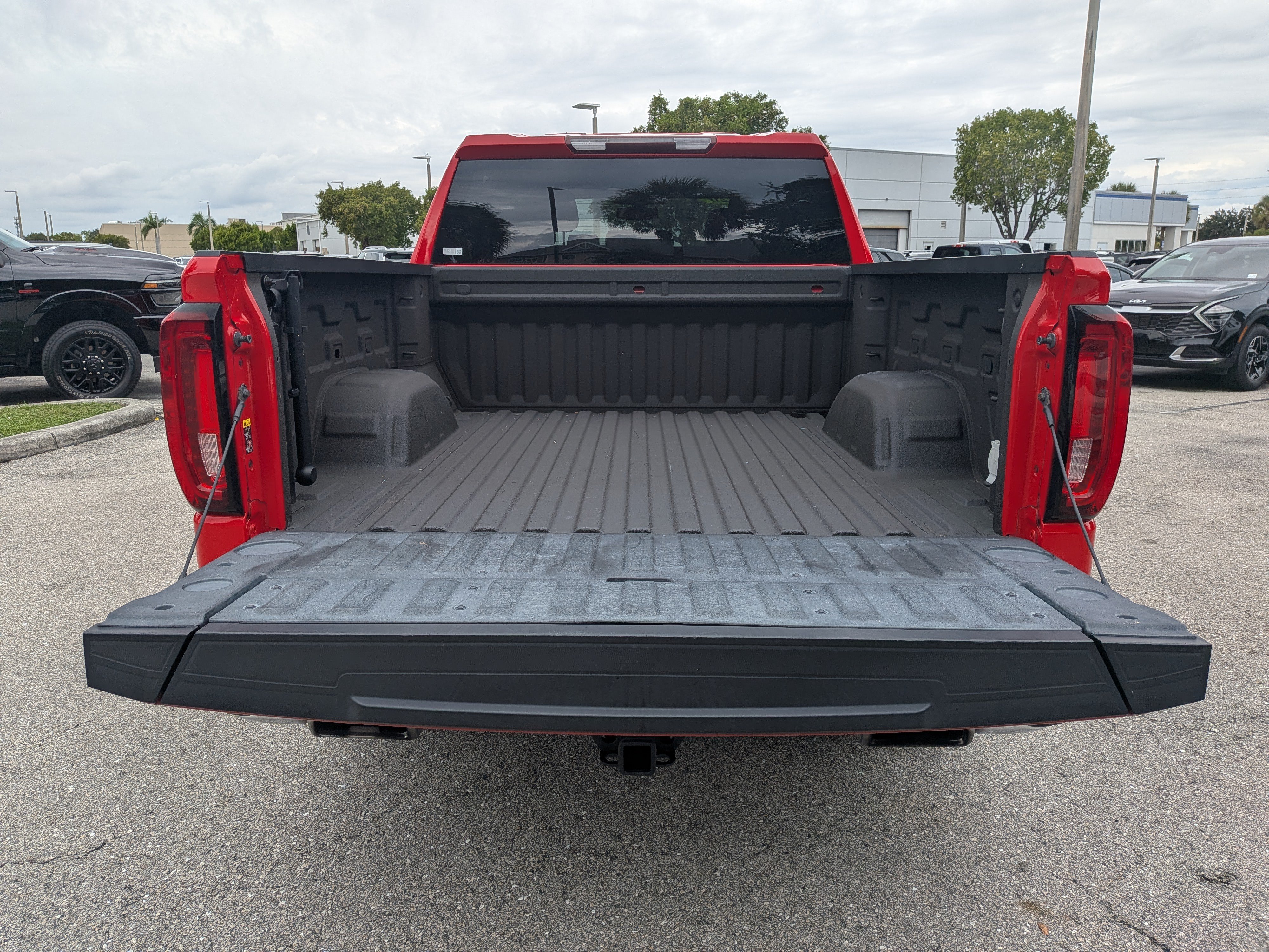 Used 2020 GMC Sierra 1500 SLT w/ X31 Off-Road Package AWD/4WD image 13