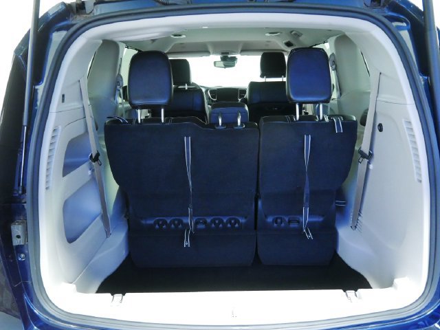 Used 2024 Chrysler Pacifica Touring-L AWD/4WD image 10