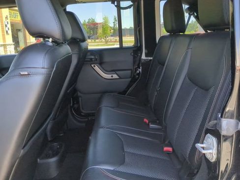 Used 2017 Jeep Wrangler Unlimited Sahara AWD/4WD image 12
