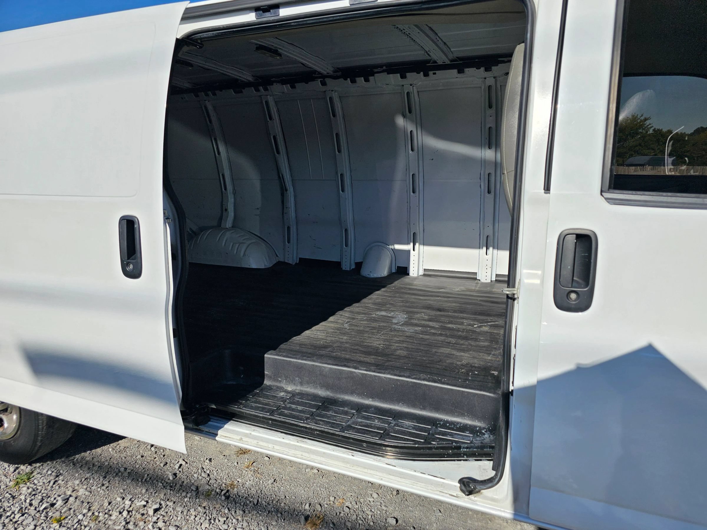 Used 2023 GMC Savana 2500 Extended w/ Driver Convenience Package RWD image 6