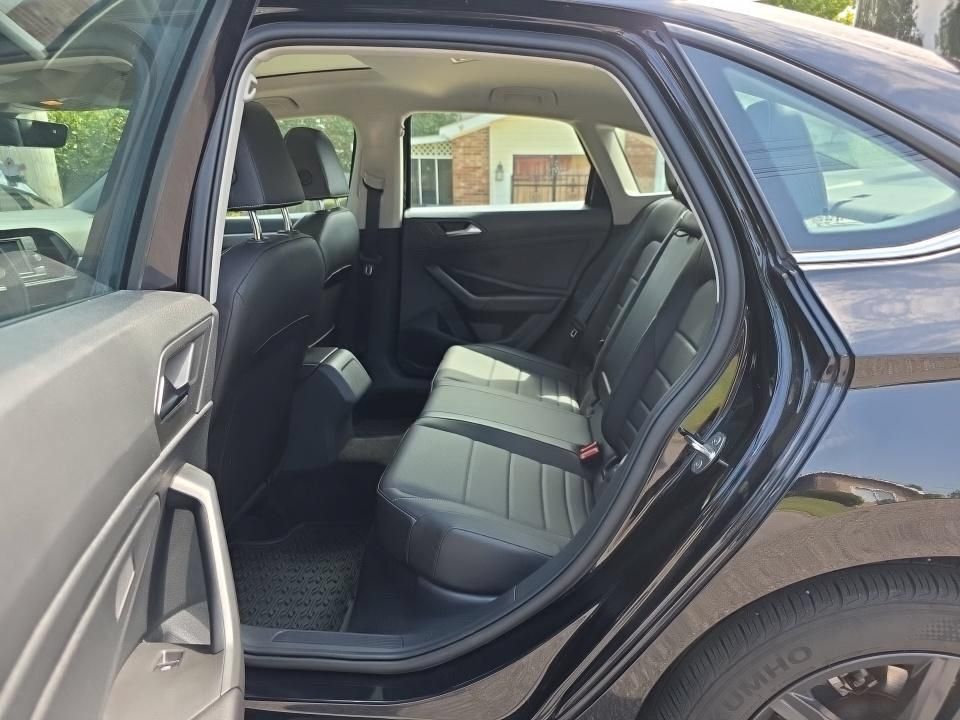 Used 2023 Volkswagen Jetta SE w/ Panoramic Sunroof Package FWD image 7