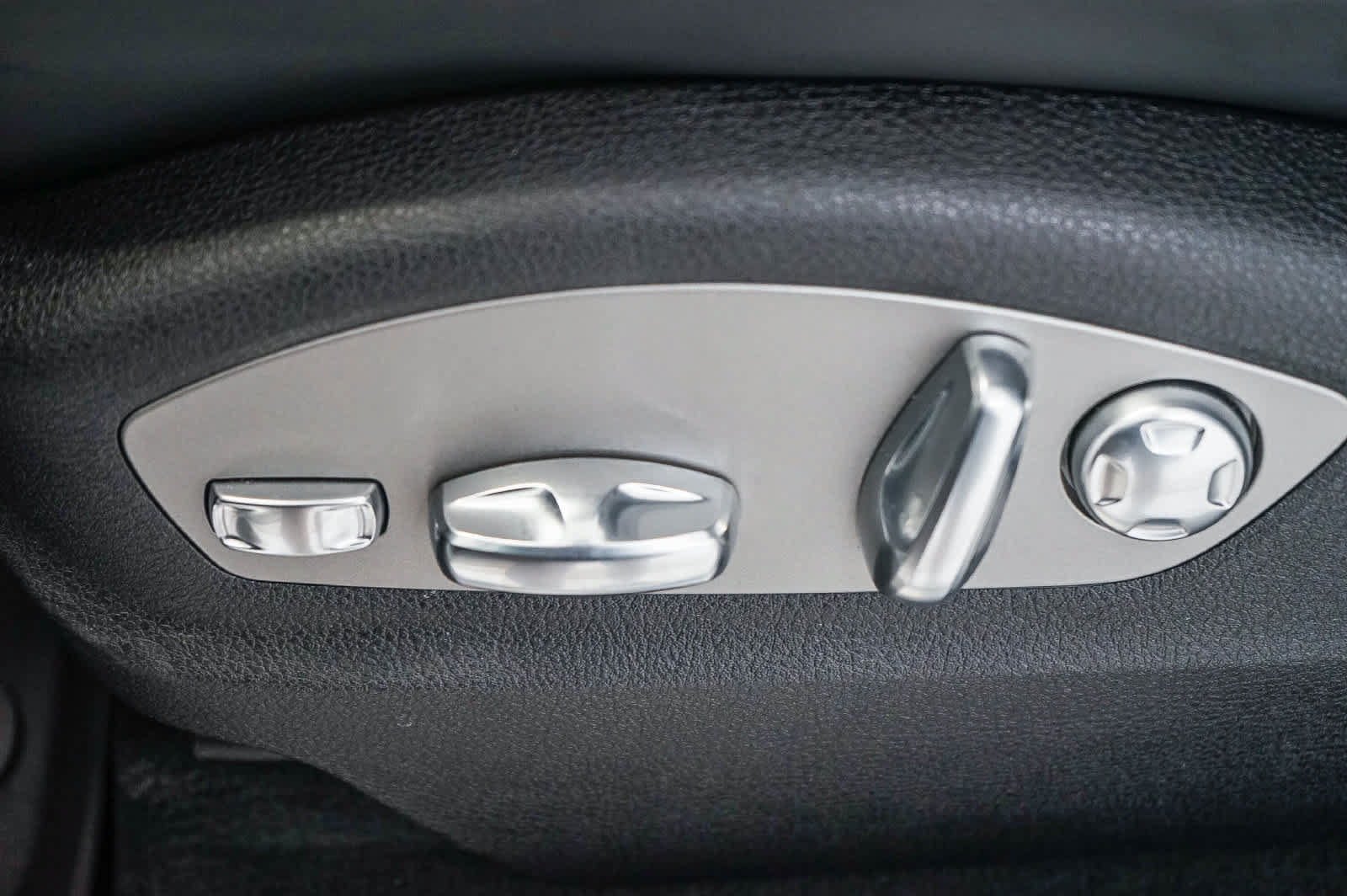 Certified 2026 Porsche Macan S AWD/4WD image 26