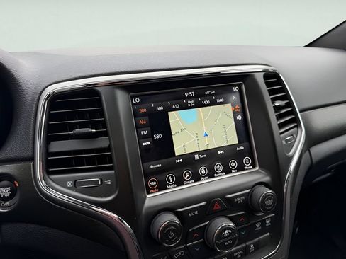 Used 2018 Jeep Grand Cherokee Altitude AWD/4WD image 22