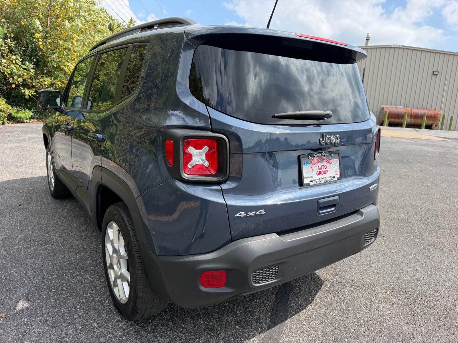 Used 2022 Jeep Renegade Latitude w/ Convenience Group AWD/4WD image 11