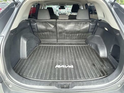 Used 2022 Toyota RAV4 LE FWD image 8