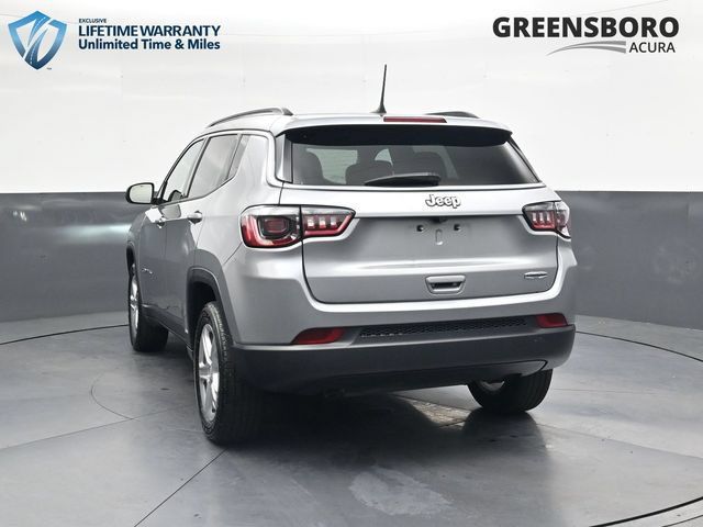 Used 2023 Jeep Compass Latitude w/ Sun and Sound Group AWD/4WD image 7