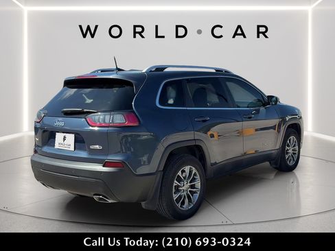 Used 2020 Jeep Cherokee Latitude Plus w/ Cold Weather Group AWD/4WD image 3