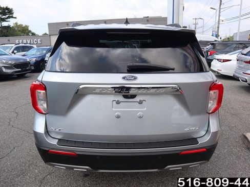 Used 2022 Ford Explorer XLT w/ Equipment Group 202A image 7