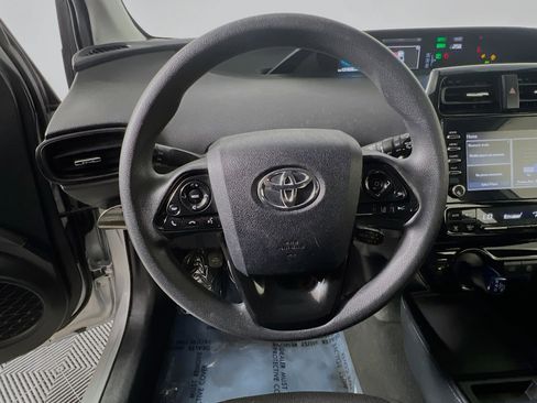 Used 2020 Toyota Prius LE image 18