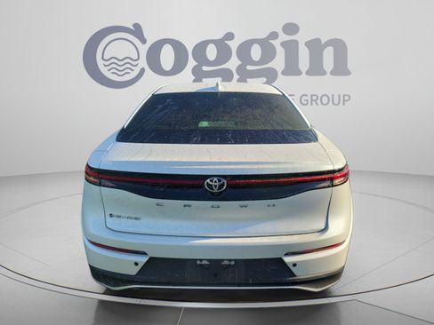 Used 2025 Toyota Crown AWD/4WD image 4