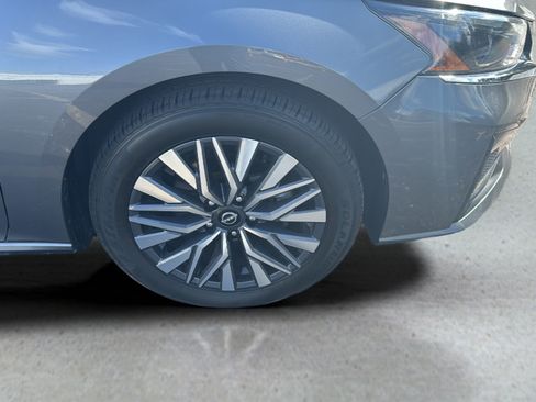 Used 2024 Nissan Altima 2.5 SV FWD image 23