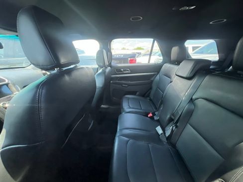 Used 2018 Ford Explorer XLT w/ Equipment Group 202A AWD/4WD image 11