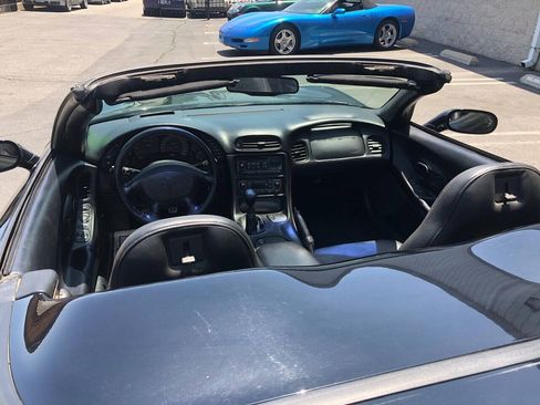 Used 1999 Chevrolet Corvette Convertible RWD image 9