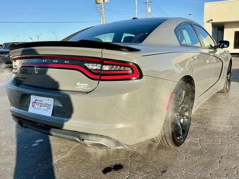Used 2017 Dodge Charger SE w/ Power Sunroof Group image 17