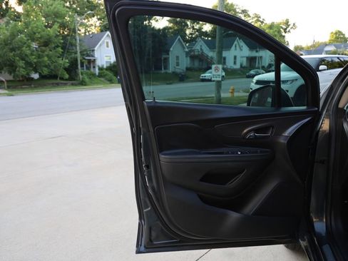 Used 2018 Buick Encore Essence image 10