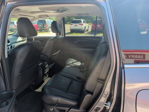 Used 2016 Honda Pilot Touring image 12